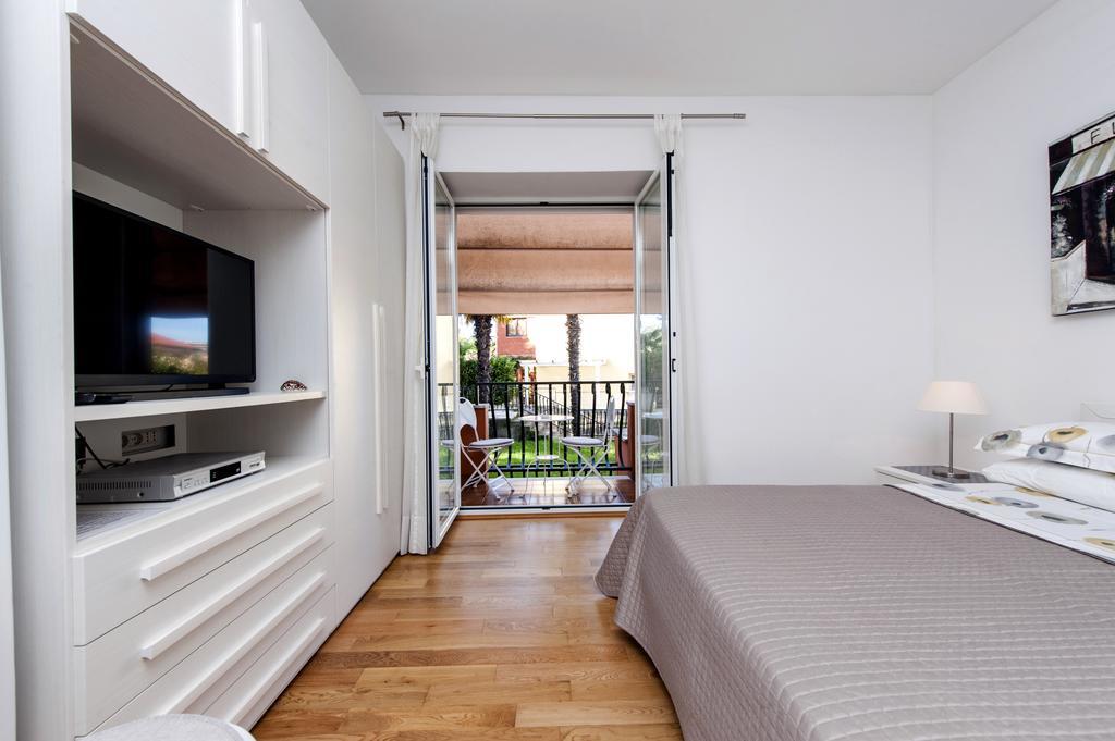 Corte Dei Merli Suite & Room روفينج الغرفة الصورة