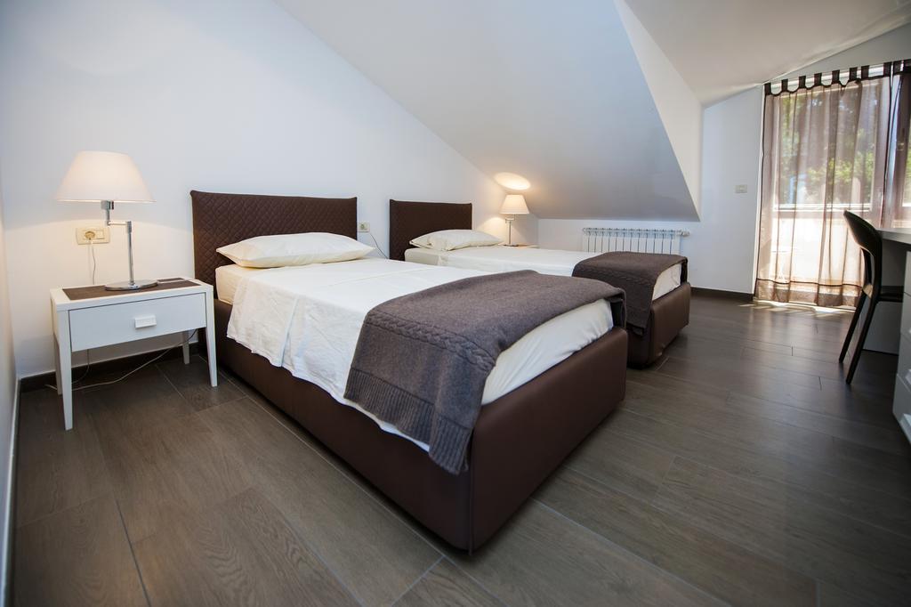Corte Dei Merli Suite & Room روفينج الغرفة الصورة