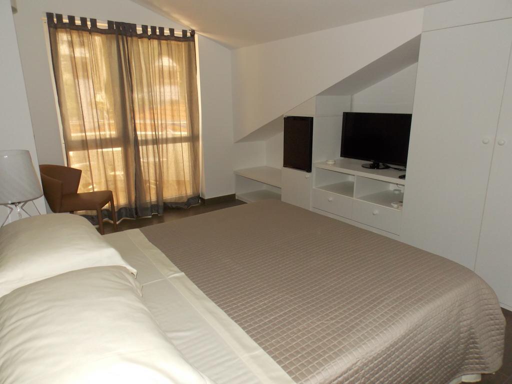 Corte Dei Merli Suite & Room روفينج المظهر الخارجي الصورة