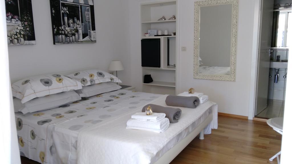 Corte Dei Merli Suite & Room روفينج المظهر الخارجي الصورة